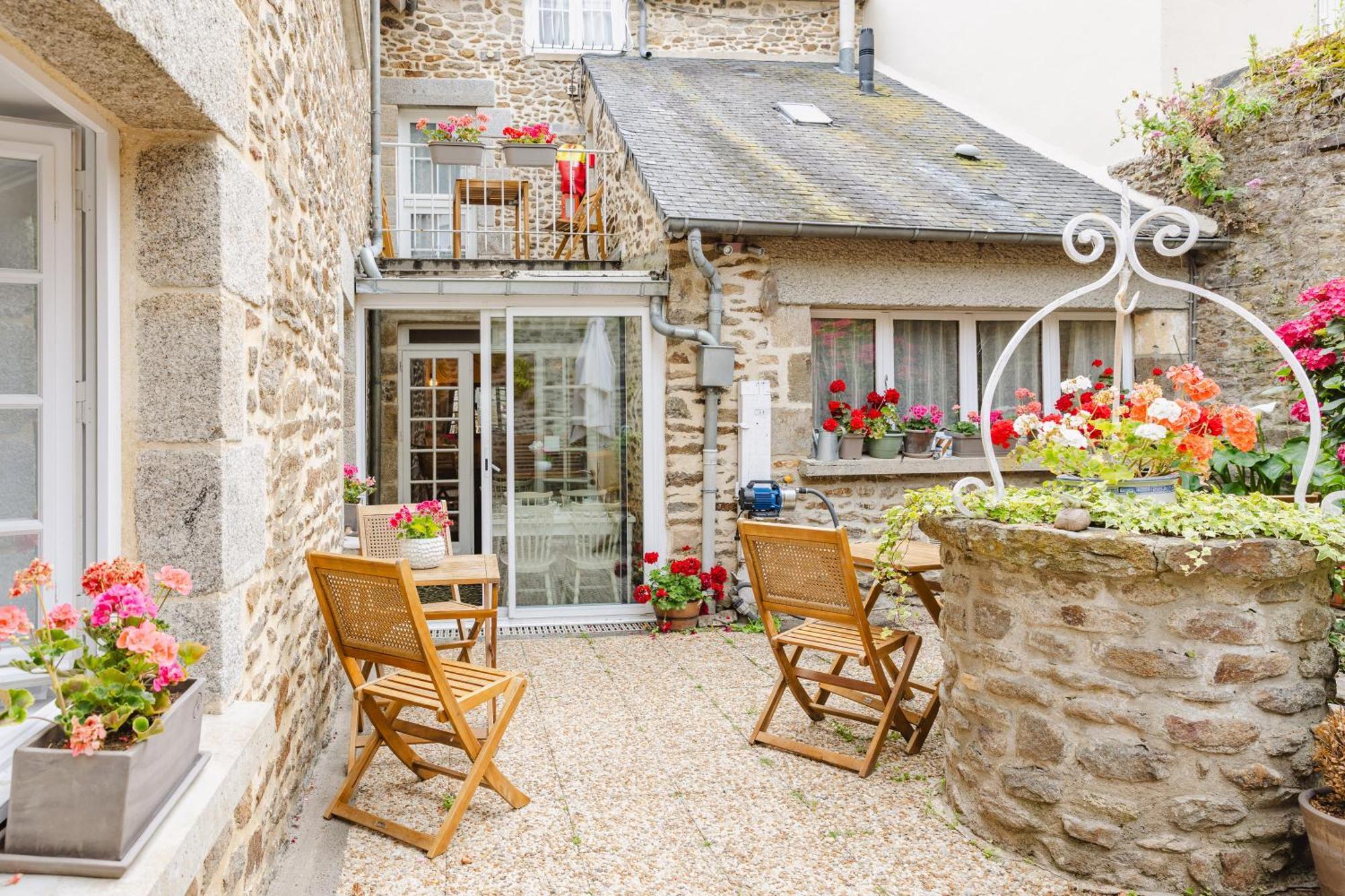Demeures & Chateaux - Hotel De La Porte Saint-Malo Dinan Exterior photo