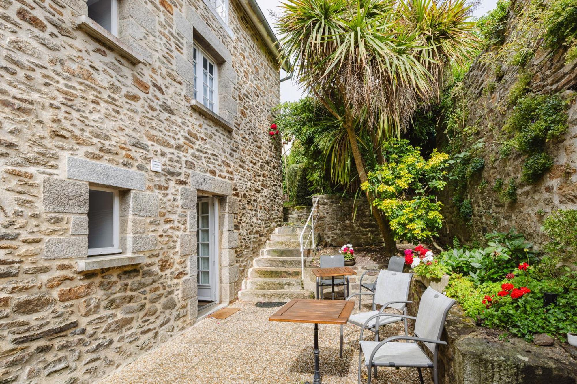 Demeures & Chateaux - Hotel De La Porte Saint-Malo Dinan Exterior photo