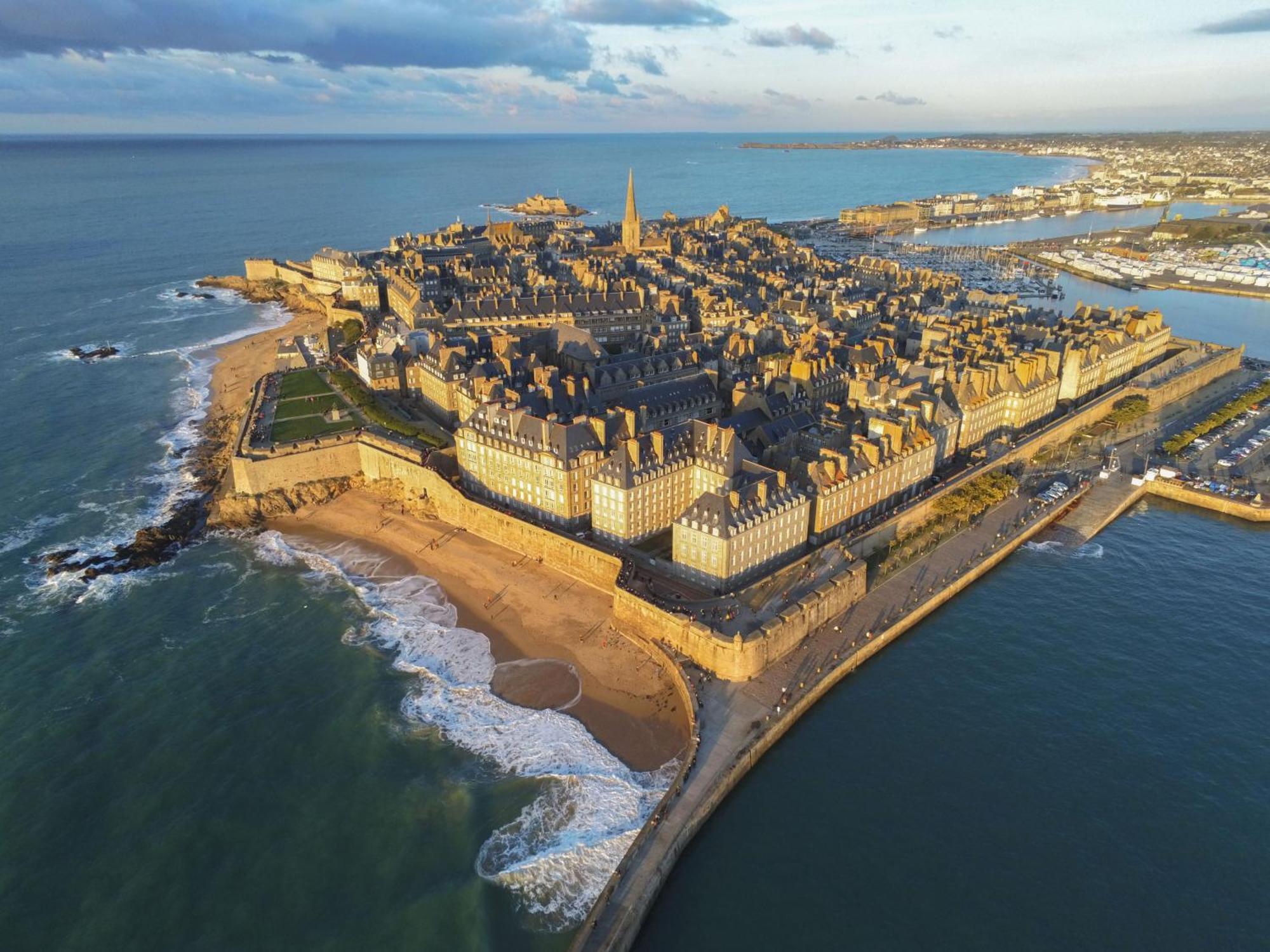 Demeures & Chateaux - Hotel De La Porte Saint-Malo Dinan Exterior photo